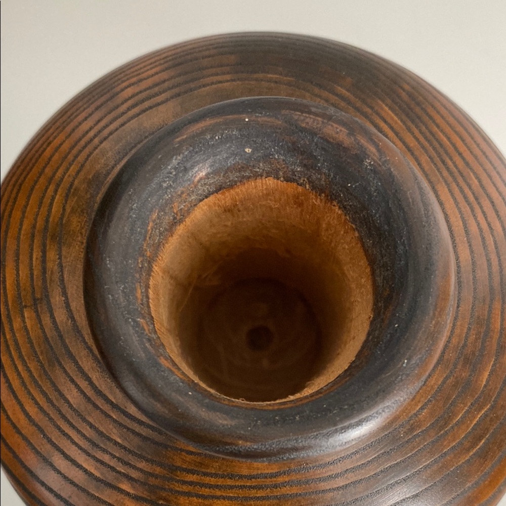 Wooden Vase with Natural Grain Pattern - Picture 5 of 7